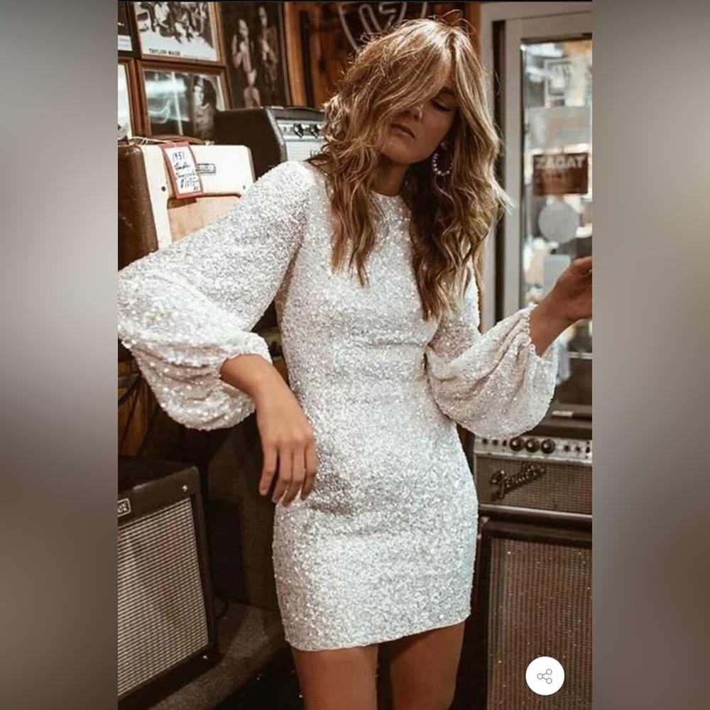 NWT SPARKLY LONG SLEEVE ROUND NECK SEQUIN MINI DRESS - WHITE Size Small